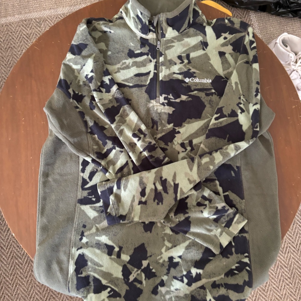 Fleece Camouflage Columbia Brand pullover. Size medium. Barely worn.